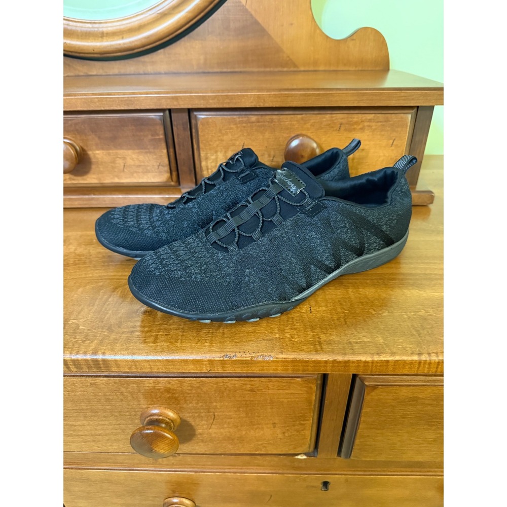 Skechers Relaxed Fit knit  Memory Foam Black Sneakers slip on woman 9.5 walking
